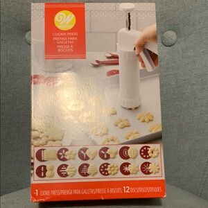 Wilton Cookie Press with 12 Discs